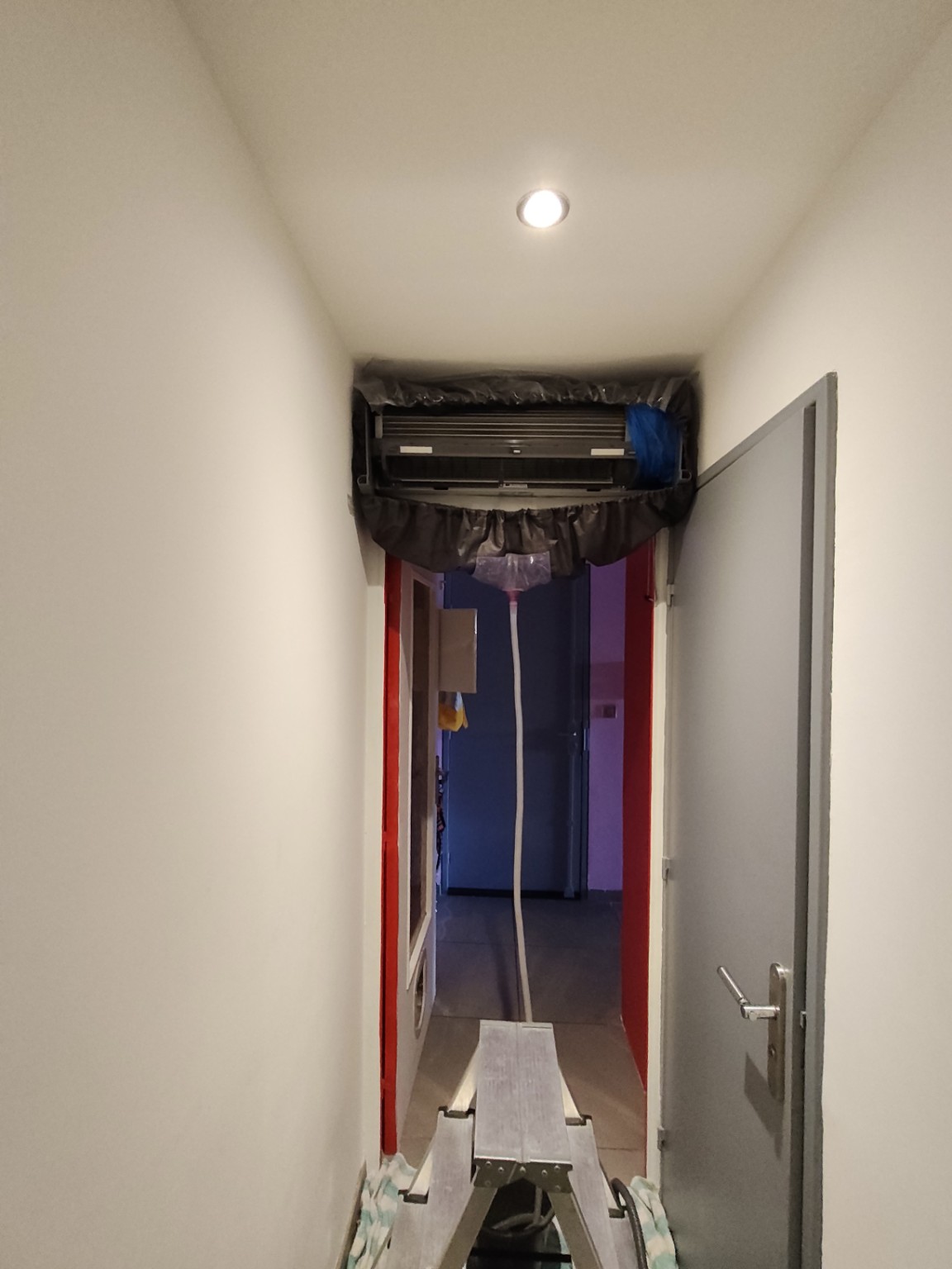 Climatisation protégée pendant un nettoyage professionnel
