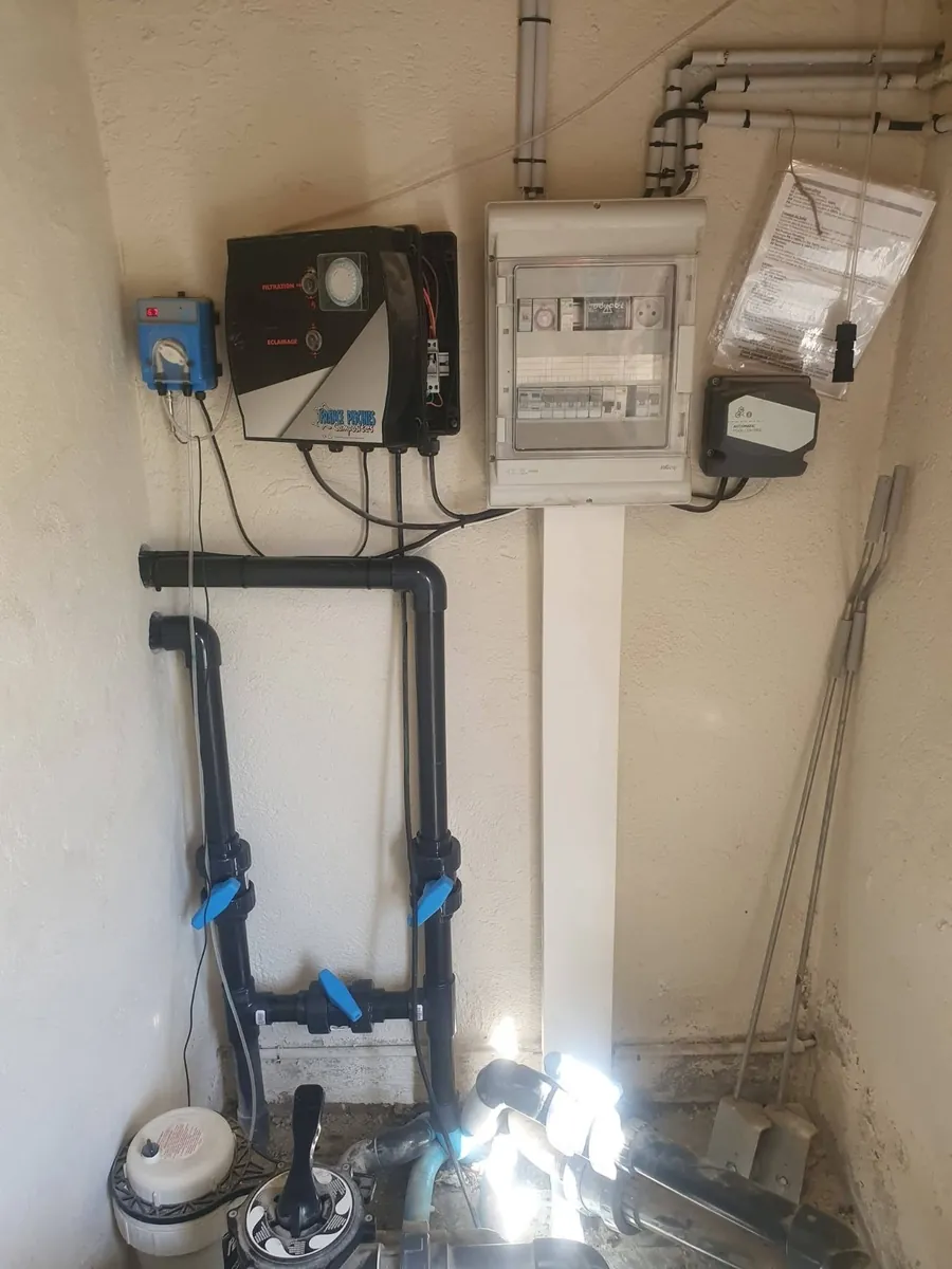 Raccordements de la PAC piscine dans le local technique
