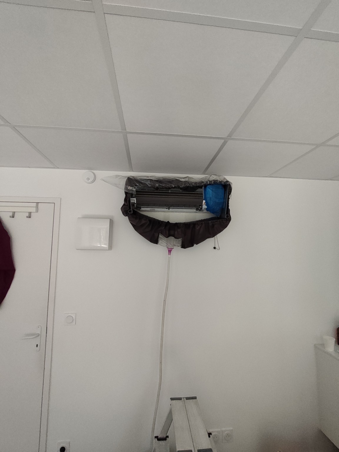 Climatisation protégée lors de son nettoyage